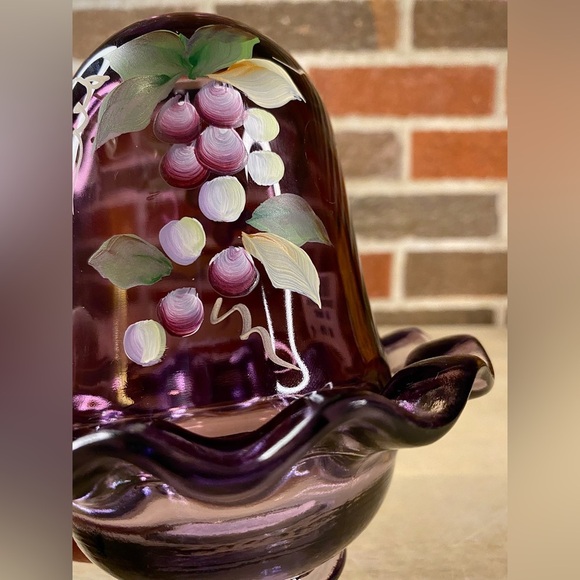 Fenton Fairy Light Very Rare Purple Ruffle Hand Painted Vine & Grapes Signed New - Picture 13 of 13